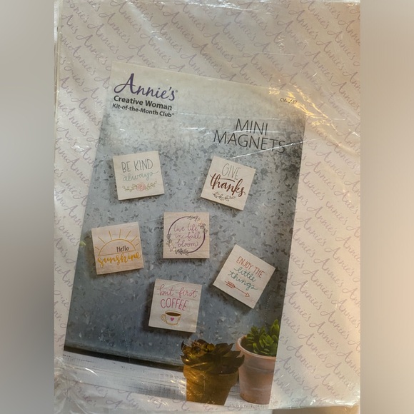 6/$20 Annie's Creative Woman Kit-of-the-Month Club mini Magnets CWC137 NWT - Picture 2 of 6